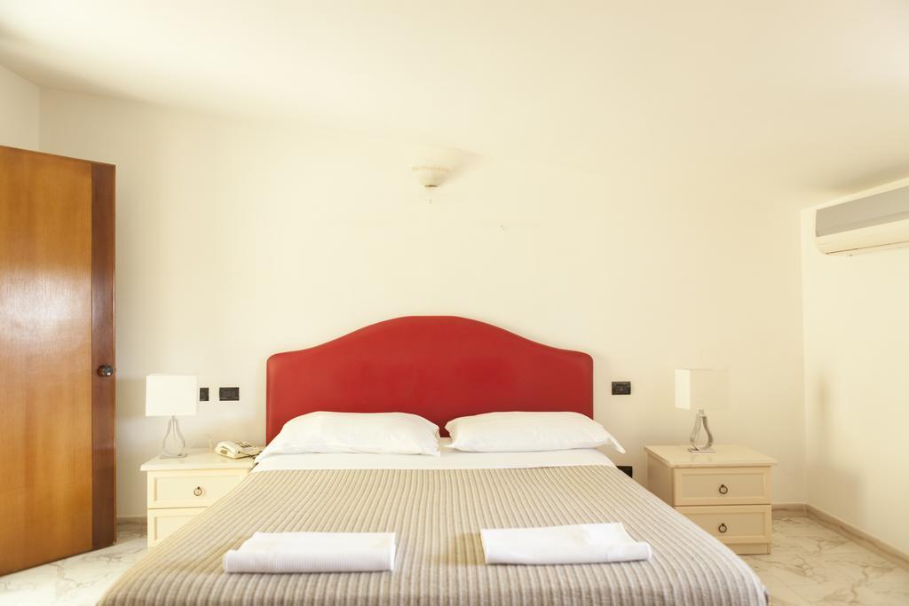 Sannicandro di Bari Hotel Villa Pirotta מראה חיצוני תמונה