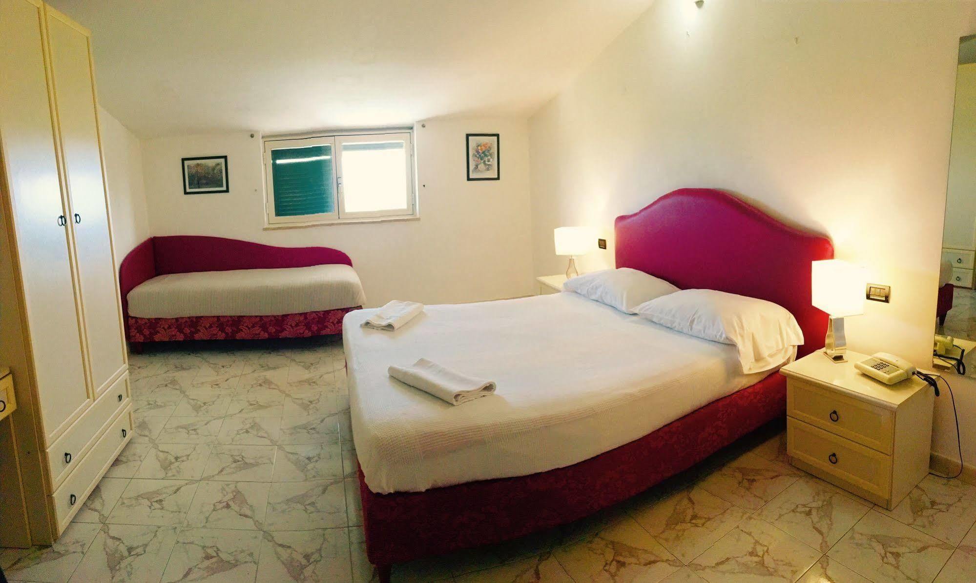 Sannicandro di Bari Hotel Villa Pirotta מראה חיצוני תמונה